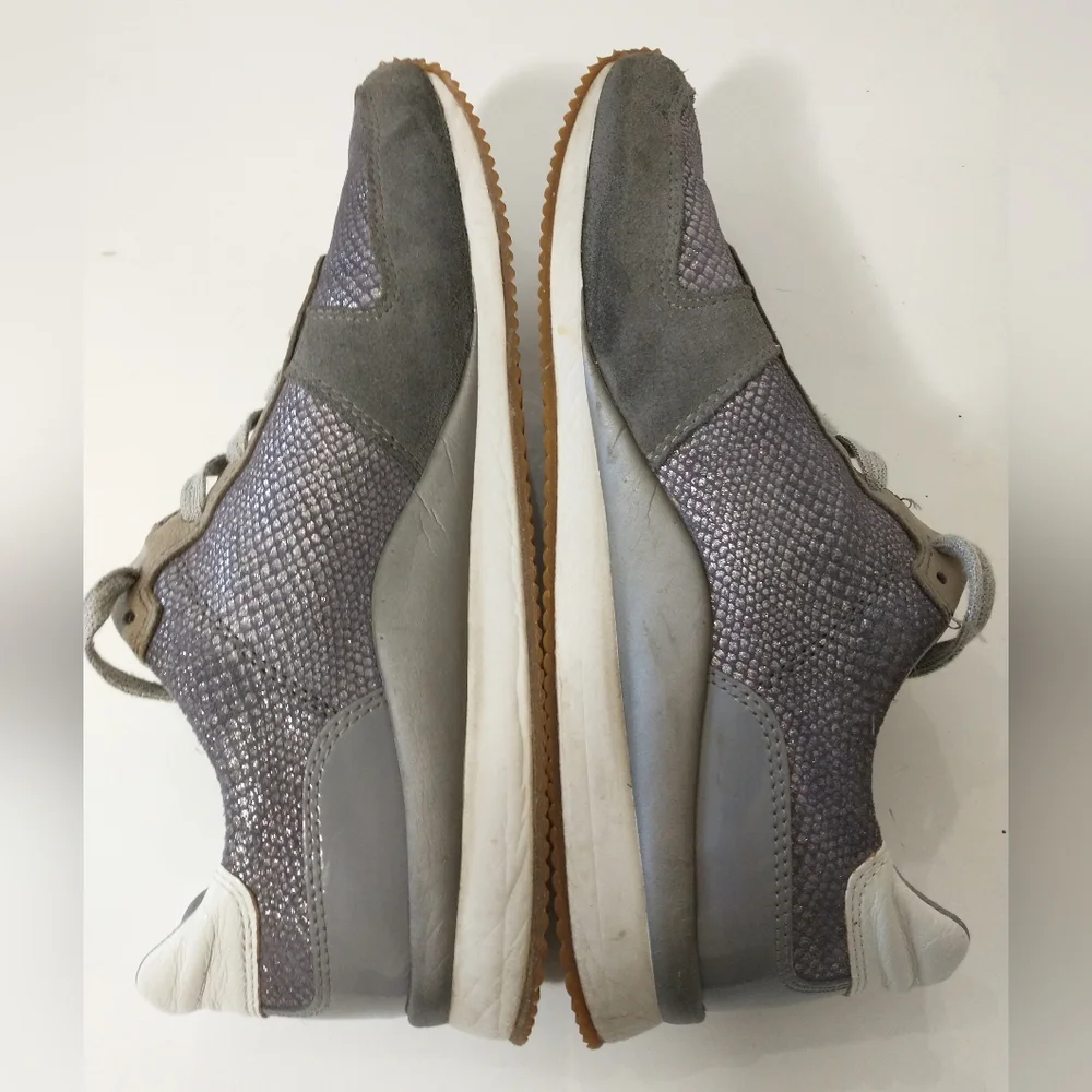 Aetrex Gray and Silver Snakeskin Print Sneakers‎ With Suede Accents, Size 9.5